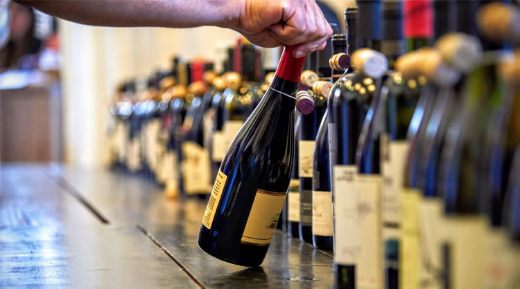 כיצד יהודי אמריקה בוחרים יין לחג?